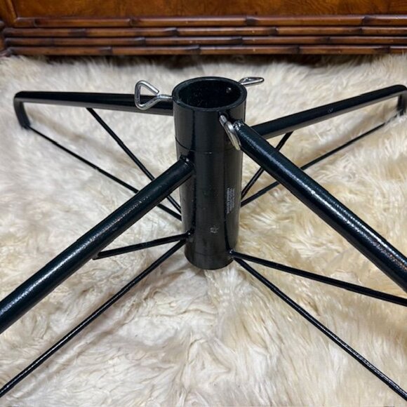 Green Metal Heavy Duty(up to 12ft Tree) No Assembly Folding Christmas Tree Stand - Picture 5 of 11